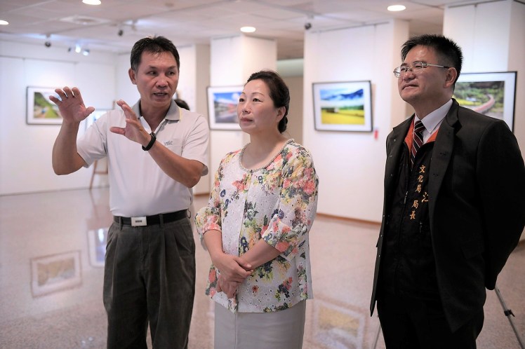 山前日先照-邱福興攝影展展至830 徐榛蔚肯定其對攝影的堅持與美學2.jpg