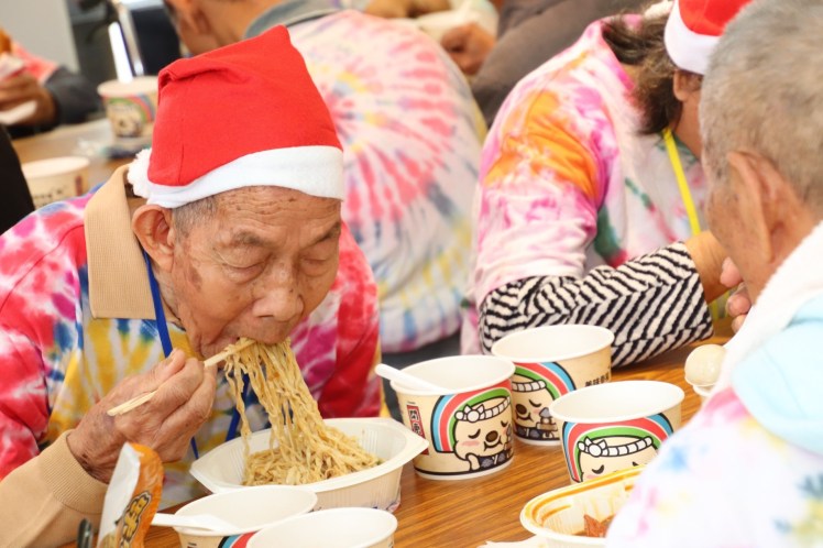 1225金峰日照超商購物去暨聖誕共餐_191226_0004